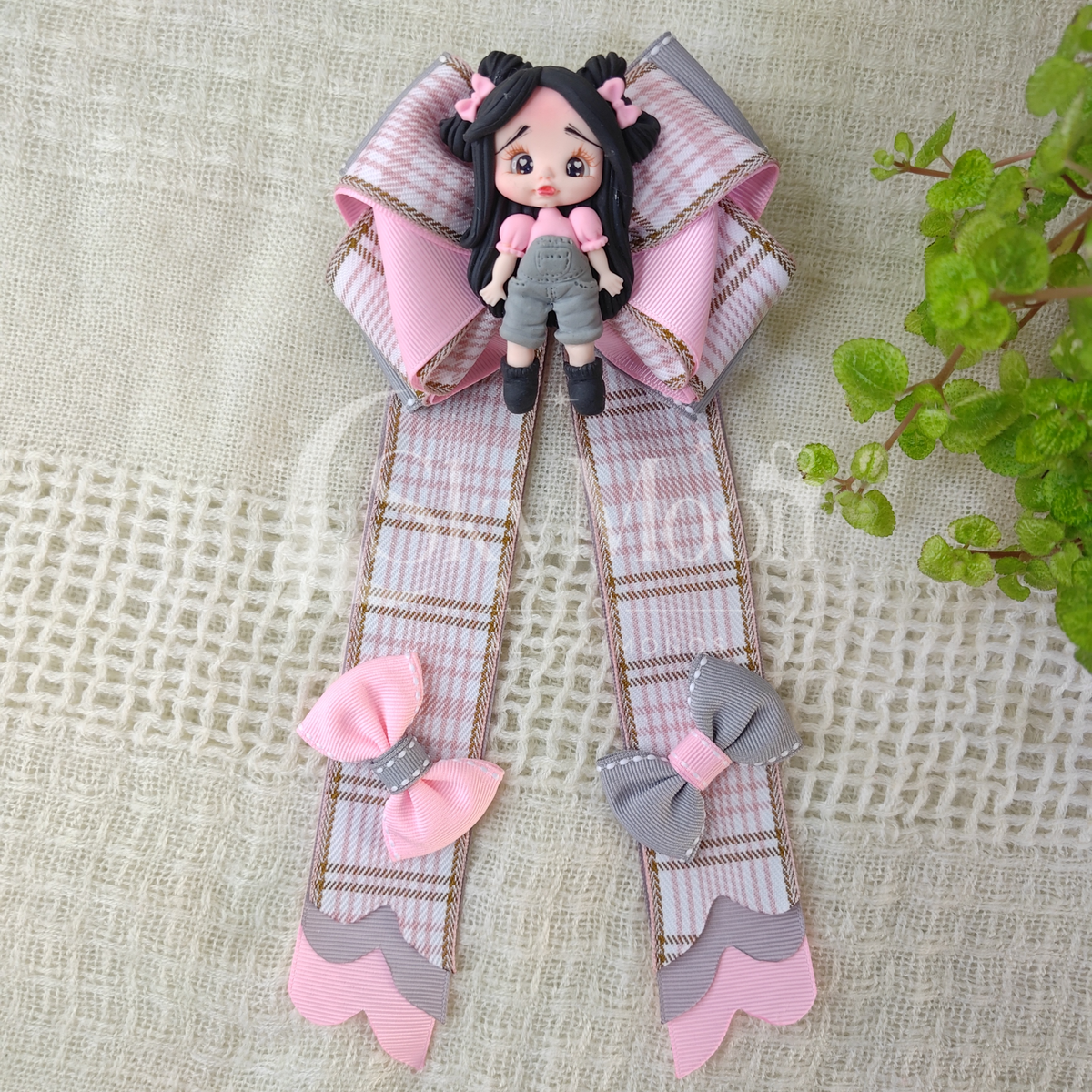 Maxi Lazo con Muñeca Cerámica - Gris Azulado y Rosa Pastel